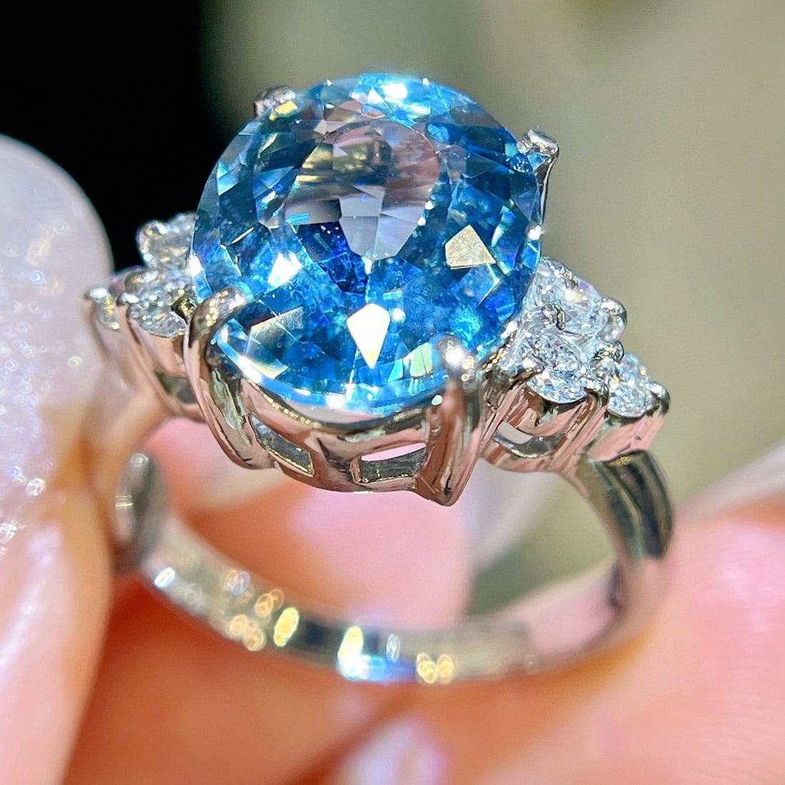 14k Gold 4.54 Ctw Natural Aquamarine & Diamond Ring - 3