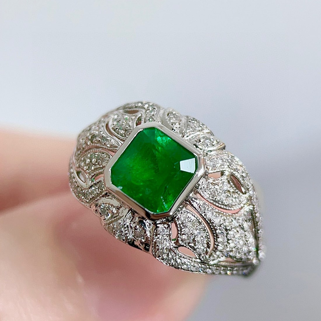 14k Gold 1.67 Ctw Vivid Green Natural Emerald & Diamond Ring: Ref:231055135 // gold content:14k gold // ring size:7. 25us // // main gemstone:emerald // shape:octagonal // carat weight:1. 23ct // color:vivid green // treatment:natural // // adjacent gemstone 2