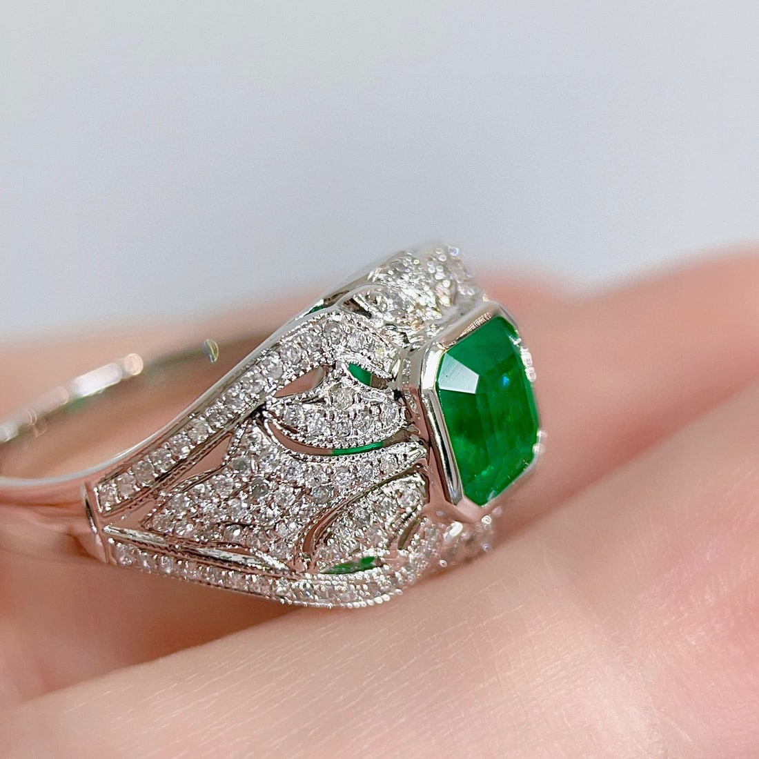 14k Gold 1.67 Ctw Vivid Green Natural Emerald & Diamond Ring - 2