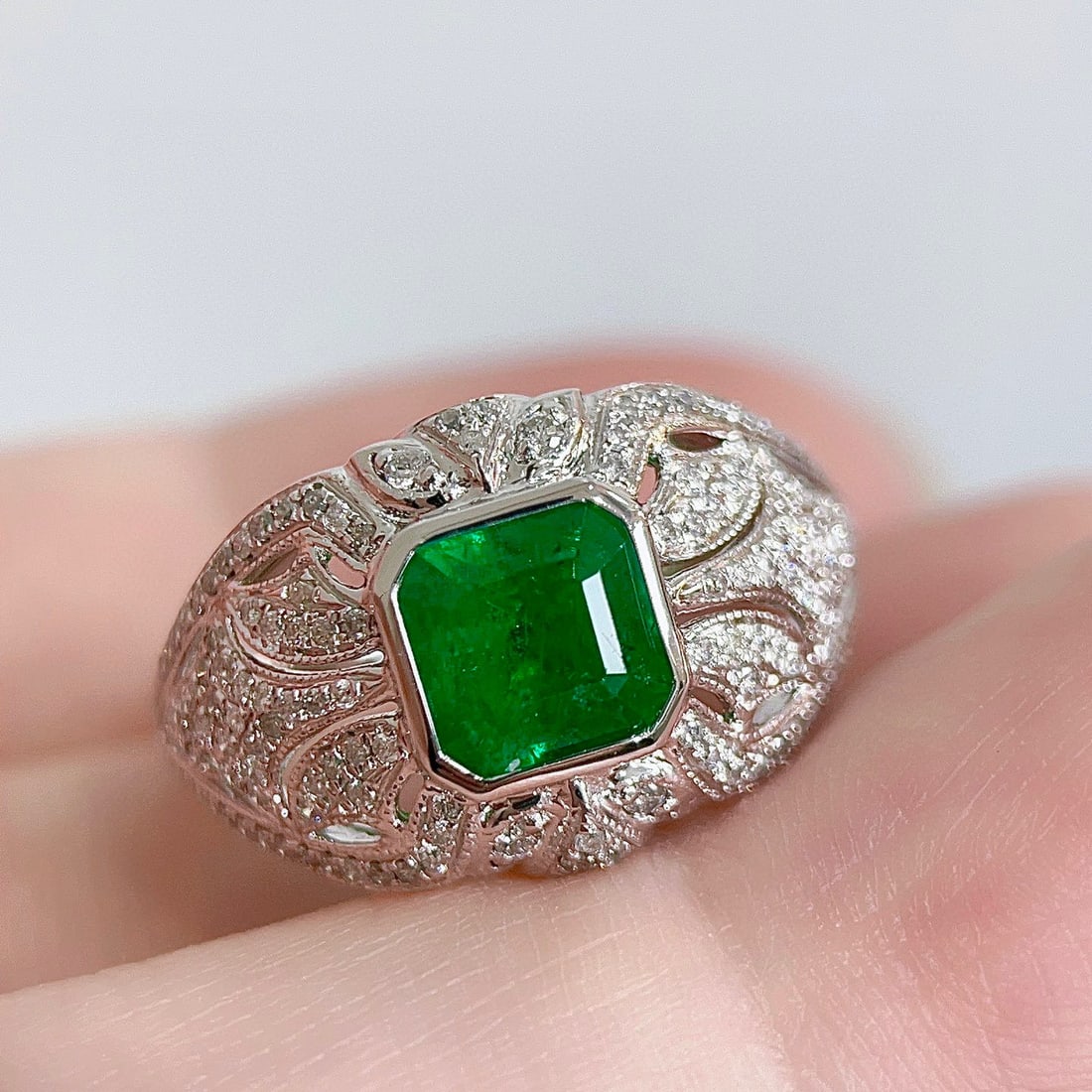 14k Gold 1.67 Ctw Vivid Green Natural Emerald & Diamond Ring - 3