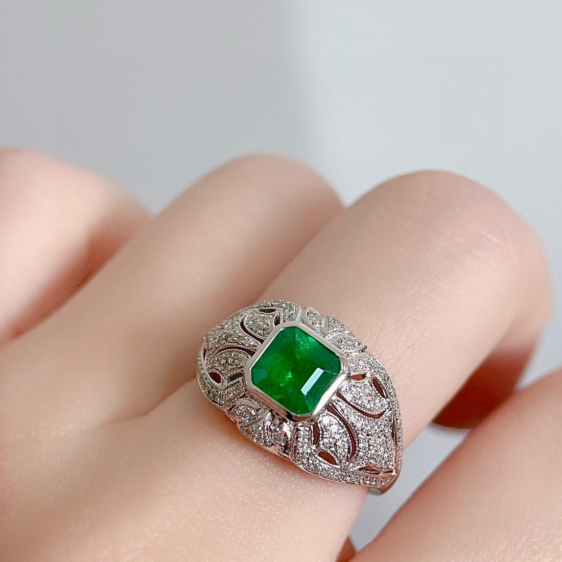 14k Gold 1.67 Ctw Vivid Green Natural Emerald & Diamond Ring - 4