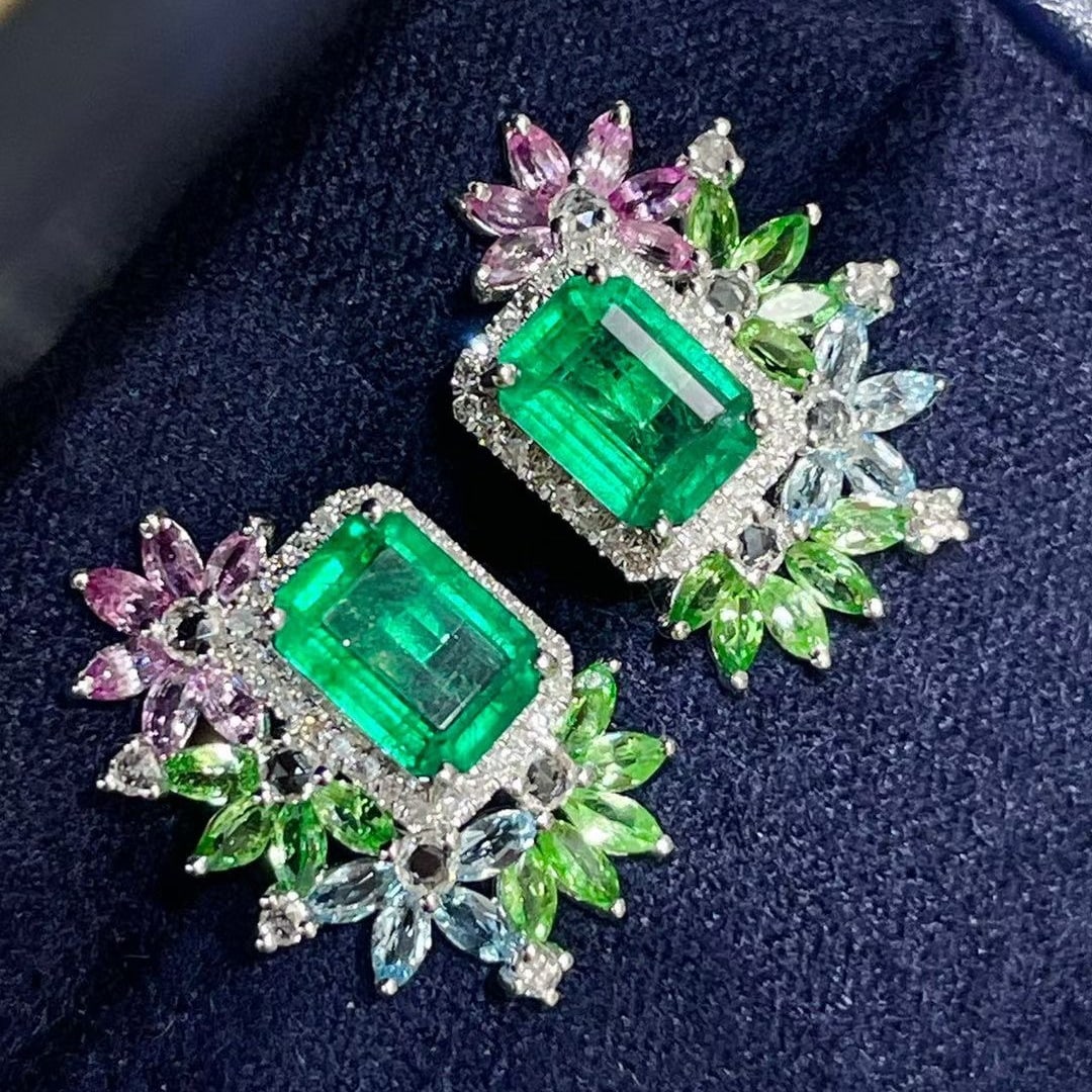 14k Gold 1.7 Ct Vivid Green Natural Emerald & Diamond Earrings: Ref:231055136 // gold content:14k gold // main gemstone:emerald // shape:octagonal // carat weight:1. 7ct // color:vivid green // treatment:natural // // adjacent gemstone 2 : diamond // shape:round /