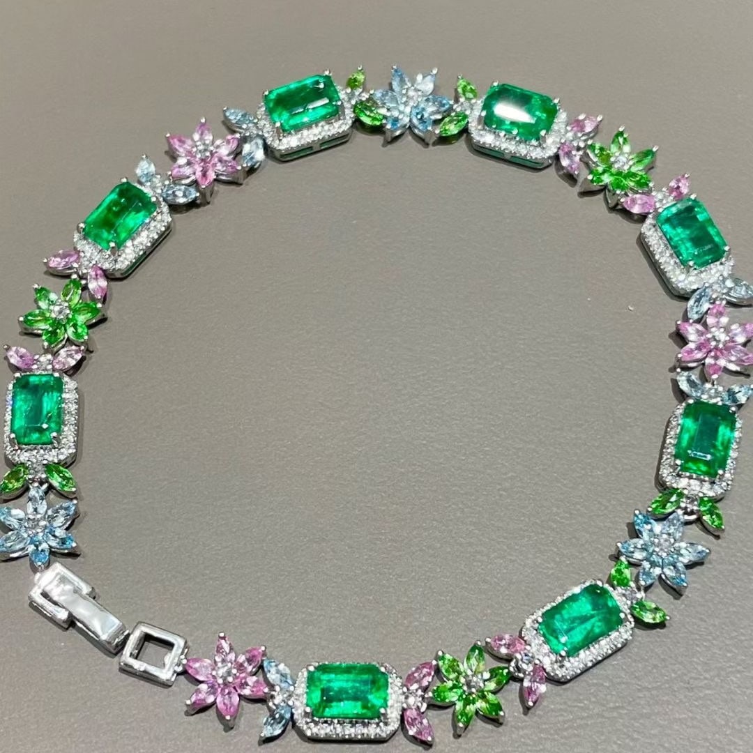 14k Gold 4.5 Ct Vivid Green Natural Emerald & Diamond Bracelet: Ref:231055137 // gold content:14k gold // main gemstone:emerald // shape:octagonal // carat weight:4. 5ct // color:vivid green // treatment:natural // // adjacent gemstone 2 : diamond // shape:round