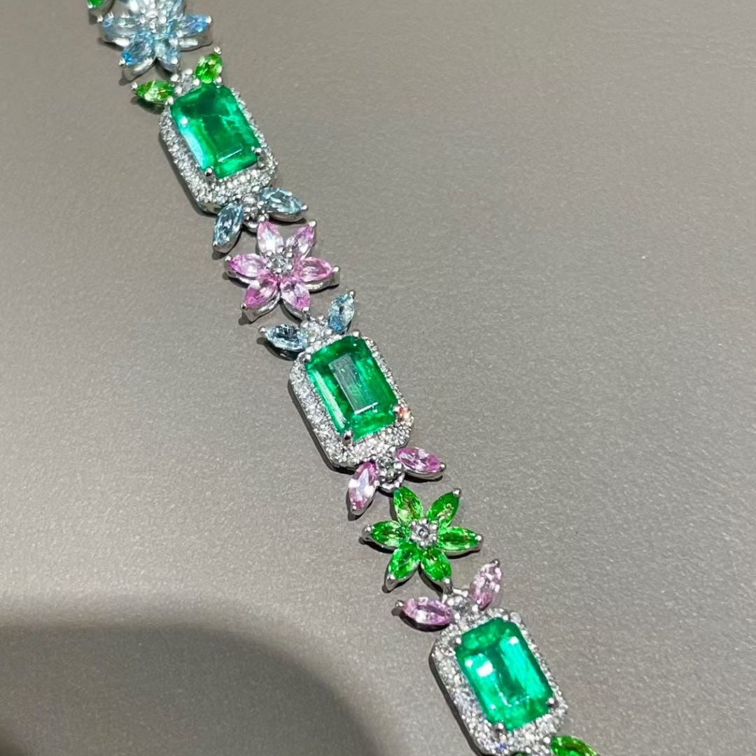 14k Gold 4.5 Ct Vivid Green Natural Emerald & Diamond Bracelet - 3