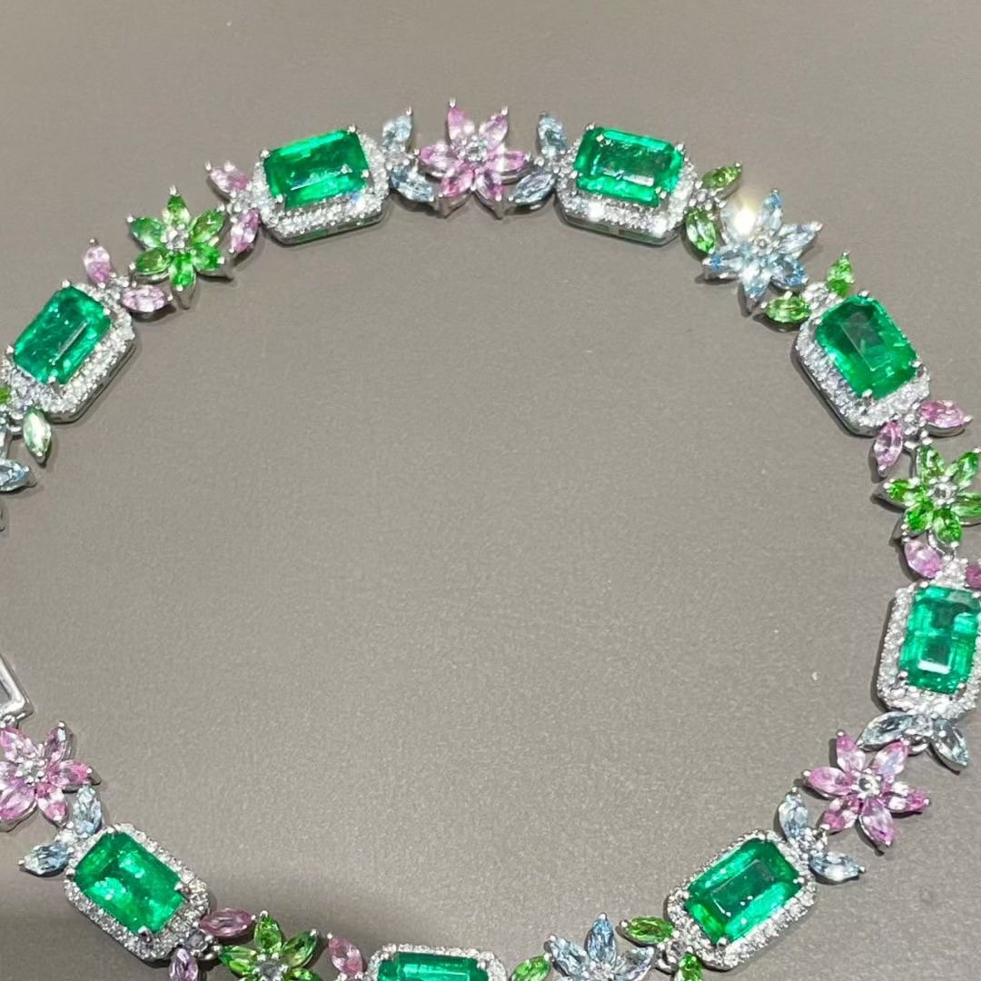 14k Gold 4.5 Ct Vivid Green Natural Emerald & Diamond Bracelet - 4
