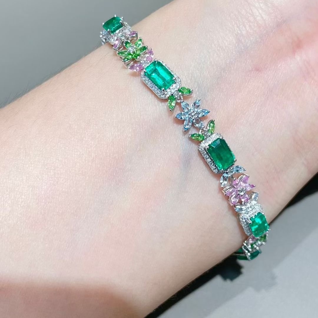 14k Gold 4.5 Ct Vivid Green Natural Emerald & Diamond Bracelet - 5