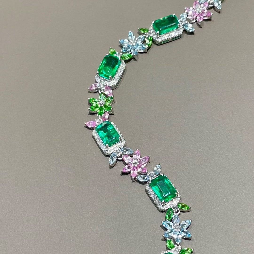 14k Gold 4.5 Ct Vivid Green Natural Emerald & Diamond Bracelet - 6