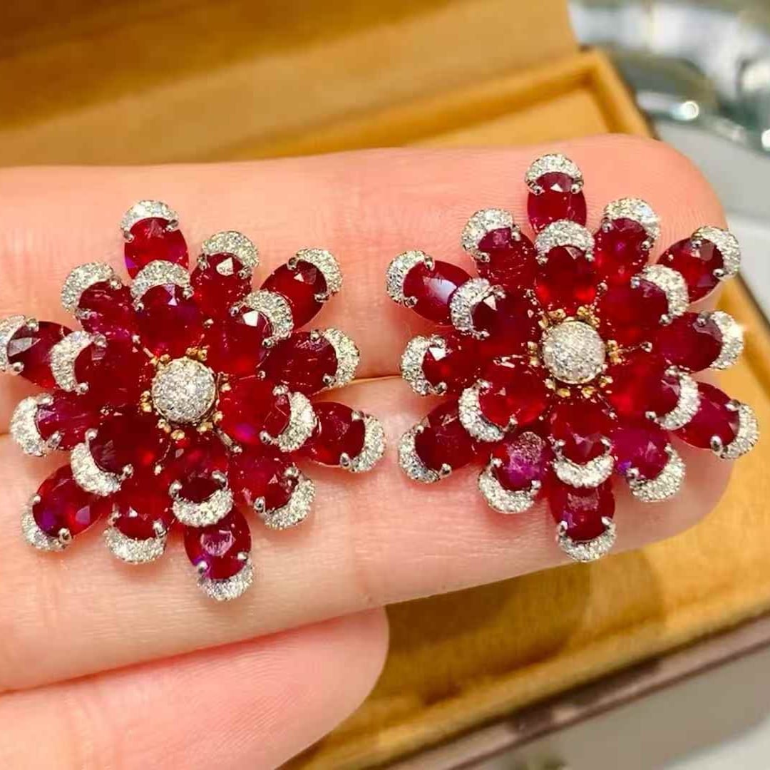 14k Gold 11.25 Ct Natural Ruby & Diamond Earrings: Ref:231055138 // gold content:14k gold // main gemstone:ruby // shape:oval // carat weight:11. 25ct // color:pigeonblood red // treatment:natural // // adjacent gemstone 2 : diamond // shape:round // 