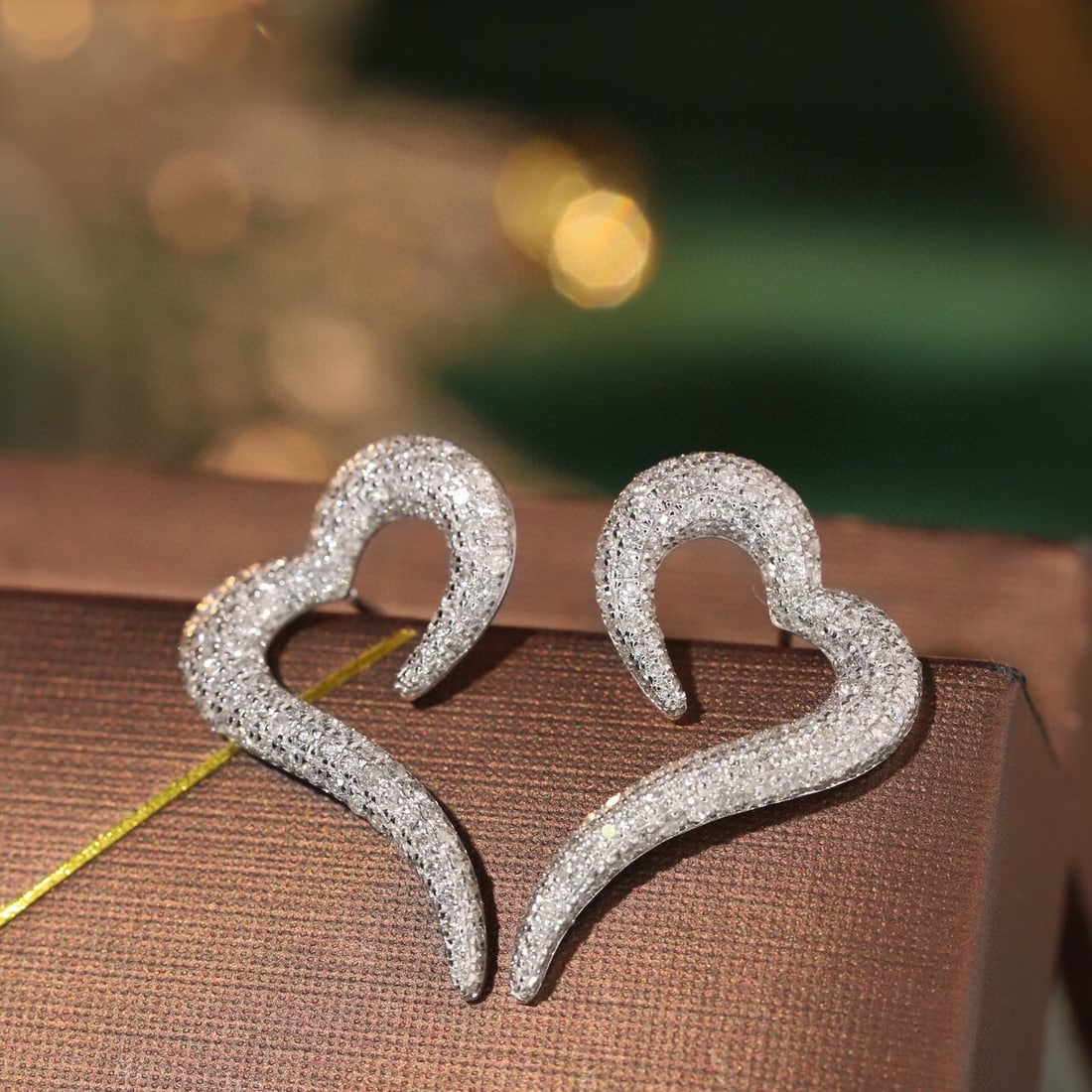 14k Gold 1.22 Ct Natural H Diamond Earrings: Ref:231055152 // gold content:14k gold // main gemstone:diamond // shape:round // carat weight:1. 22ct // clarity grade:vs-si // color:h // treatment:natural // cut grade:g // Condition: New Low