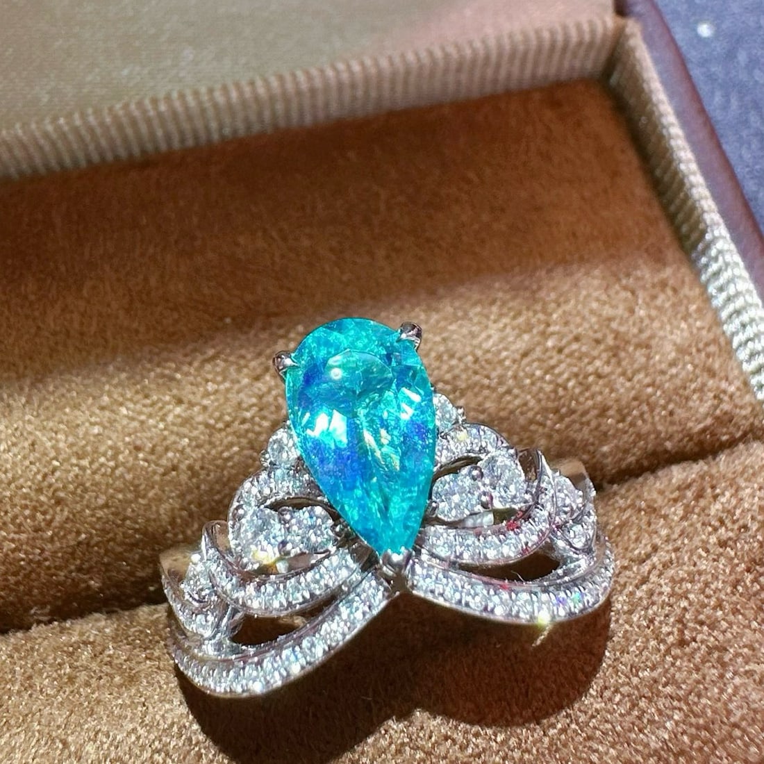 14k Gold 1.30 Ctw Natural Paraiba Tourmaline & Diamond Ring - 4