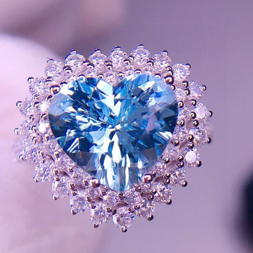 14k Gold 6.1 Ct Natural Aquamarine & Diamond Ring: Ref:231055165 // gold content:14k gold // ring size:7. 25us // // main gemstone:aquamarine // shape:heart // carat weight:6. 1ct // color:santa maria color // treatment:natural // // adjacent gemstone