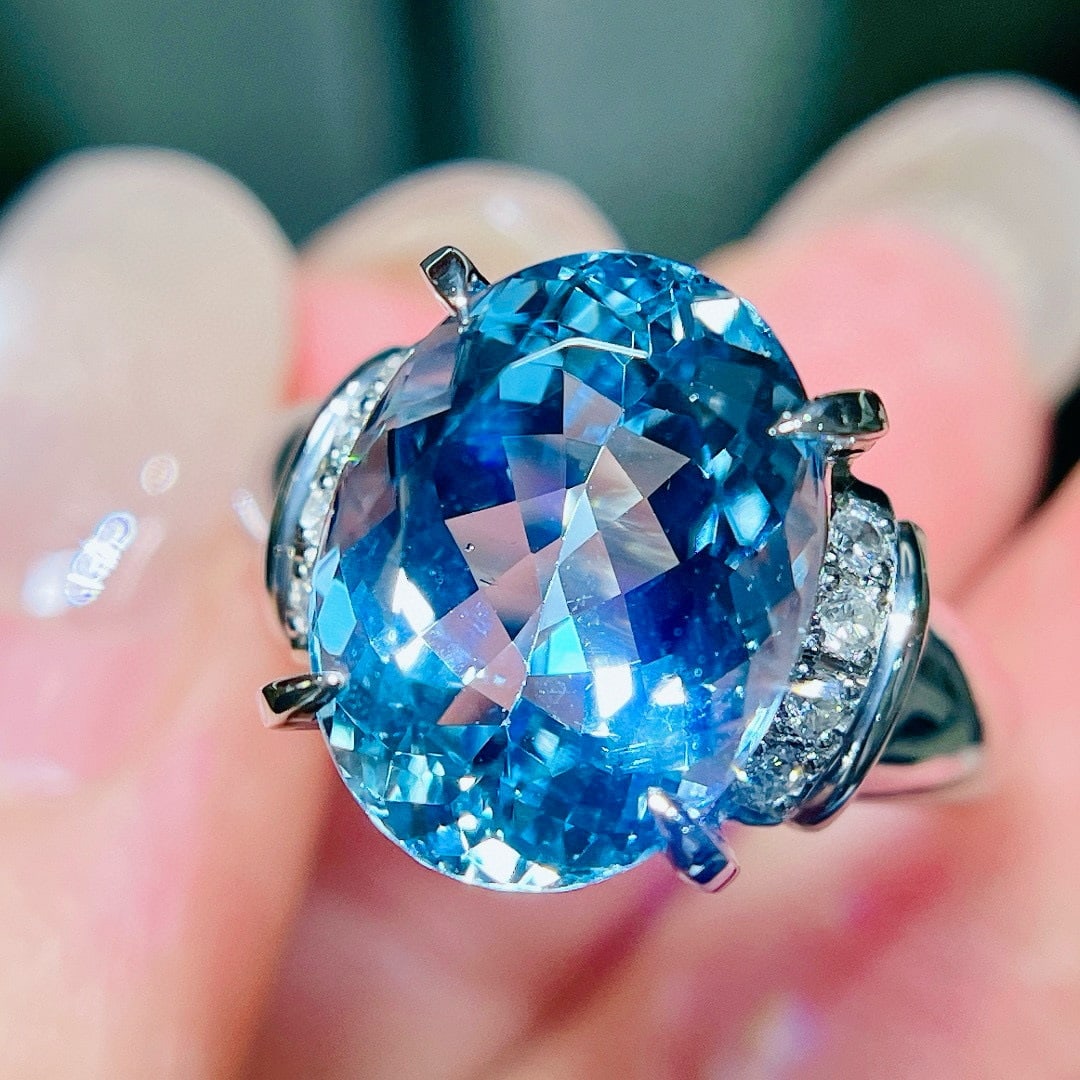 14k Gold 6.70 Ctw Natural Aquamarine & Diamond Ring - 2