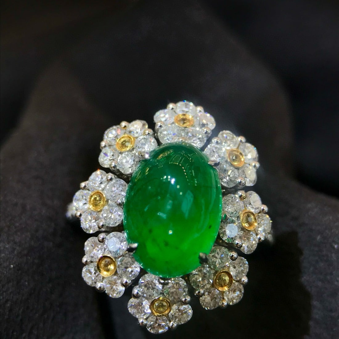 14k Gold 6.00 Ctw Vivid Green Natural Emerald & Diamond Ring: Ref:231055181 // gold content:14k gold // ring size:7. 25us // // main gemstone:emerald // shape:oval // carat weight:4. 25ct // color:vivid green // treatment:natural // // adjacent gemstone 2 :