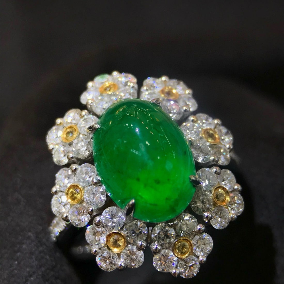 14k Gold 6.00 Ctw Vivid Green Natural Emerald & Diamond Ring - 2