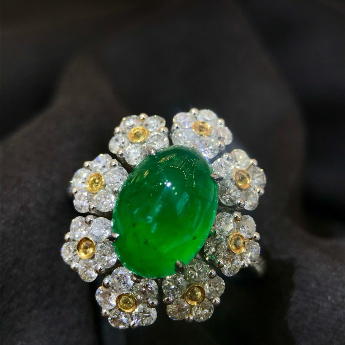 14k Gold 6.00 Ctw Vivid Green Natural Emerald & Diamond Ring - 3