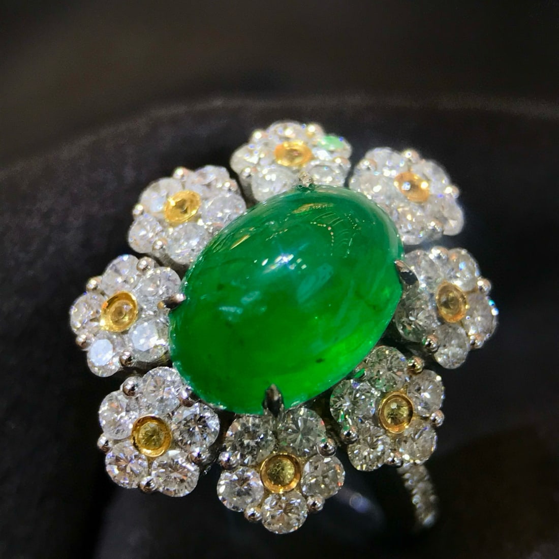14k Gold 6.00 Ctw Vivid Green Natural Emerald & Diamond Ring - 4