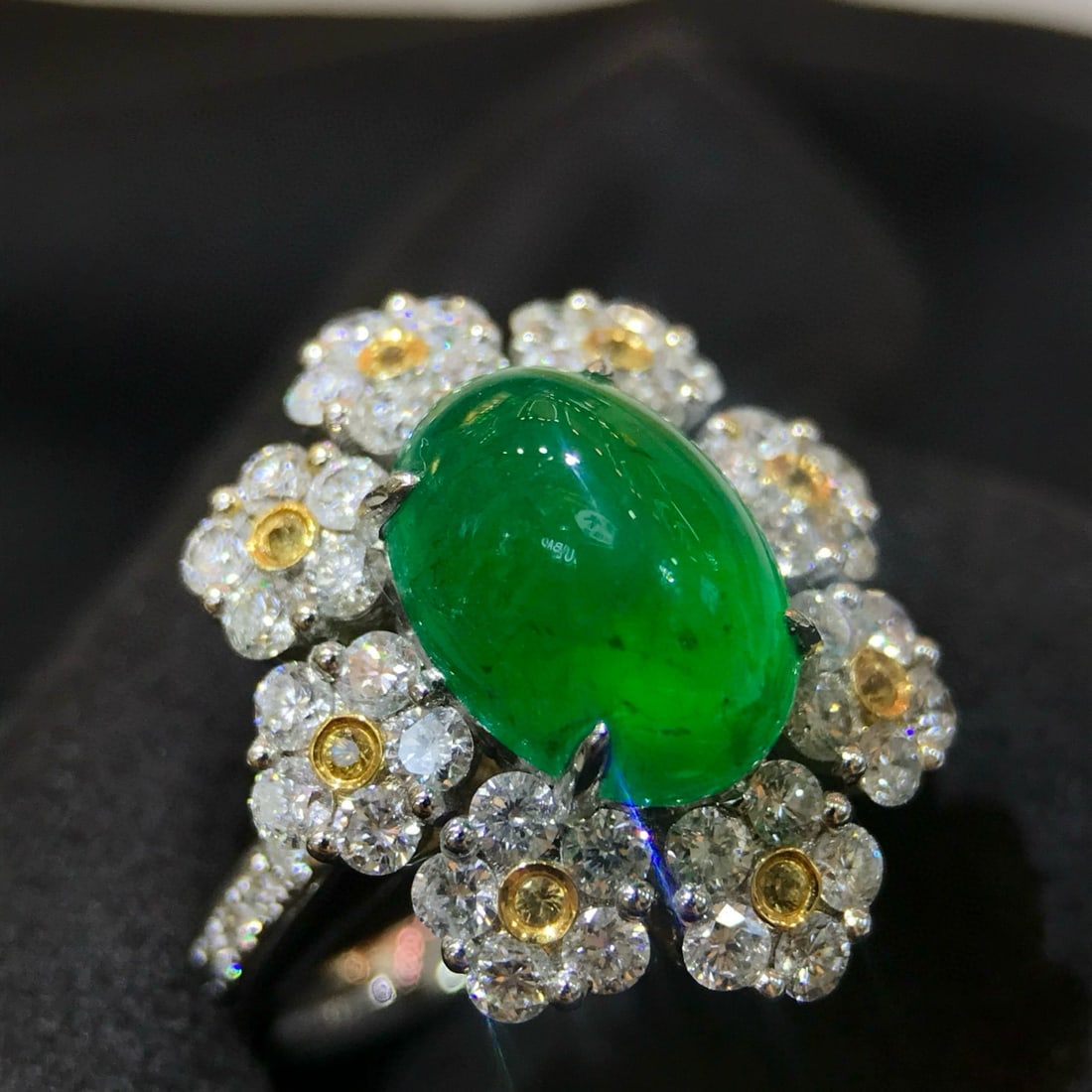14k Gold 6.00 Ctw Vivid Green Natural Emerald & Diamond Ring - 5