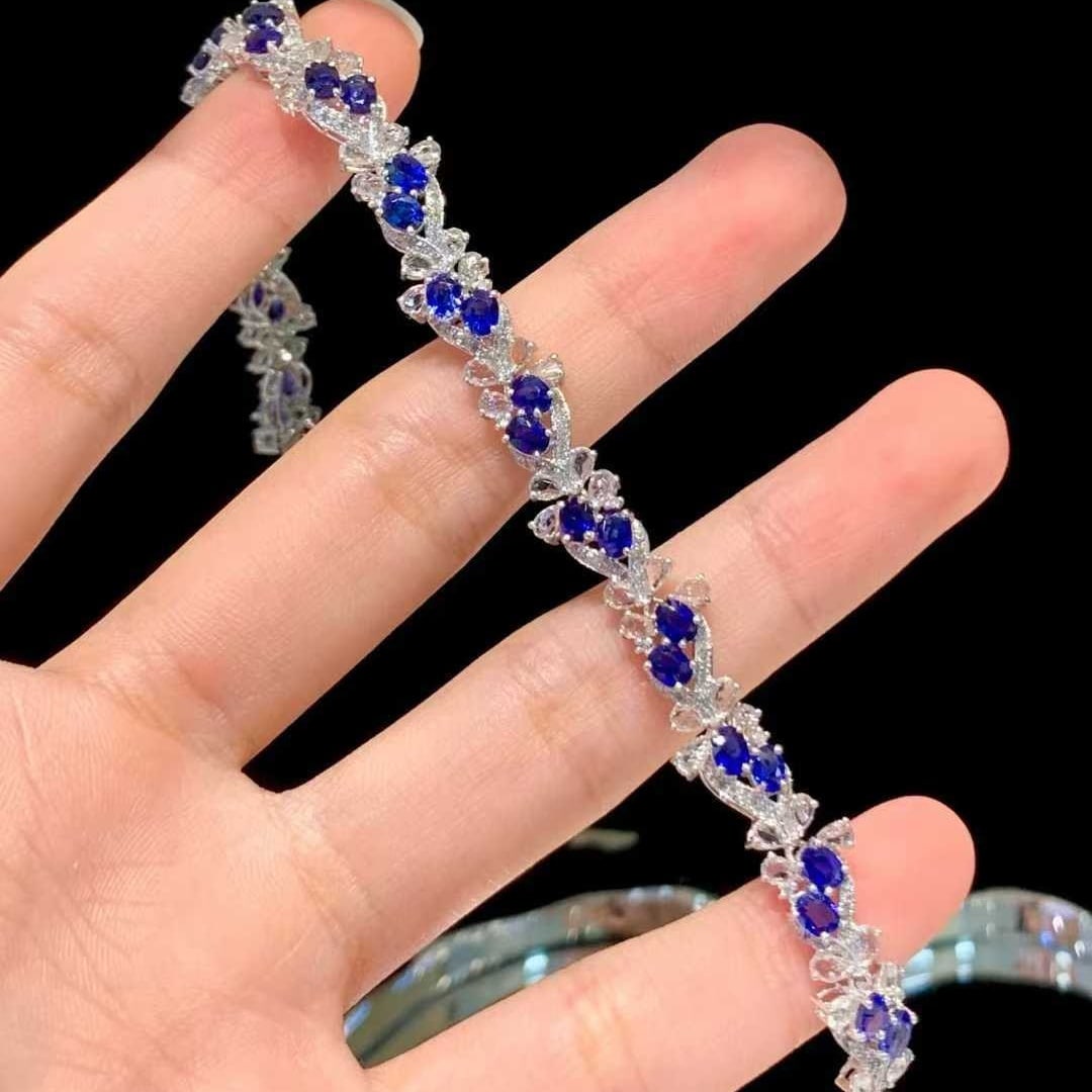 14k Gold 5.9 Ct Natural Sapphire & Diamond & Sapphire Bracelet: Ref:231055183 // gold content:14k gold // main gemstone:sapphire // shape:oval // carat weight:5. 9ct // color:blue // treatment:natural // // adjacent gemstone 2 : diamond // shape:round // clarity