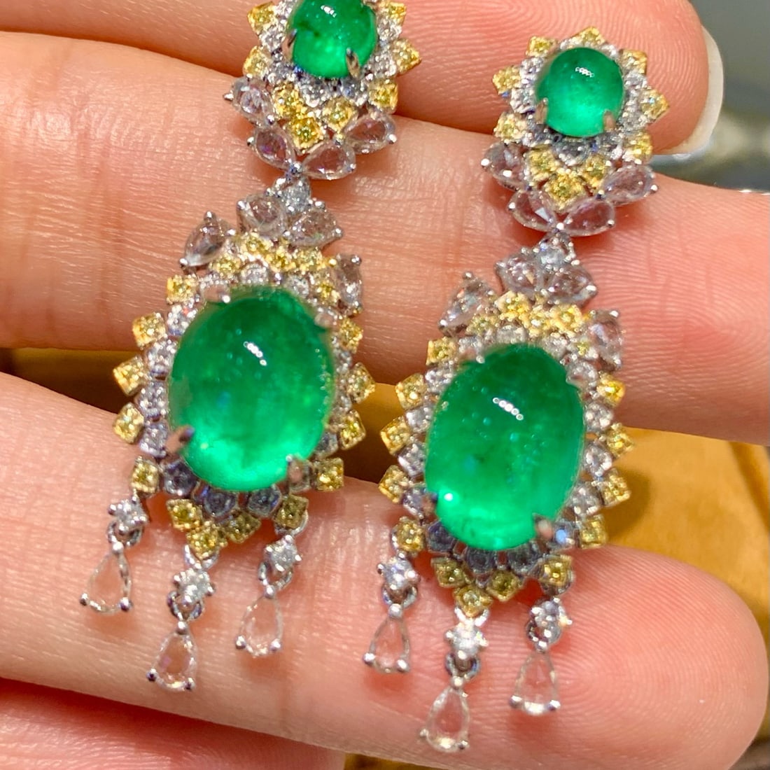 14k Gold 5.12 Ct Vivid Green Natural Emerald & Diamond Bracelet - 2