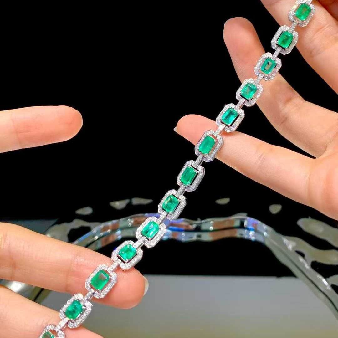 14k Gold 6.2 Ct Natural Emerald & Diamond Bracelet - 4