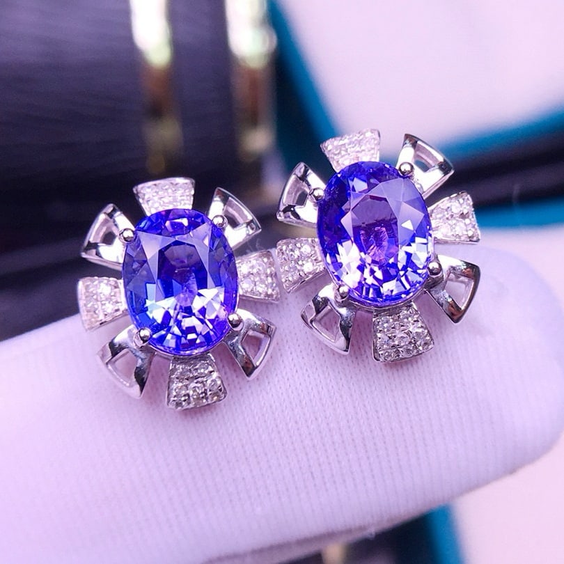 14k Gold 4.8 Ct Natural Tanzanite & Diamond Earrings - 3