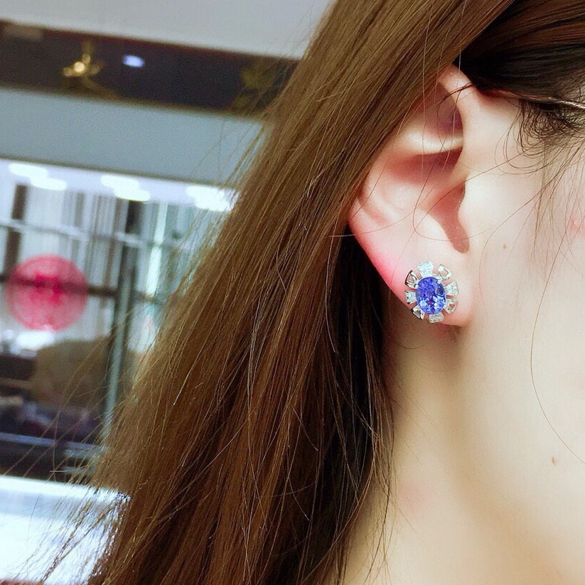 14k Gold 4.8 Ct Natural Tanzanite & Diamond Earrings - 6