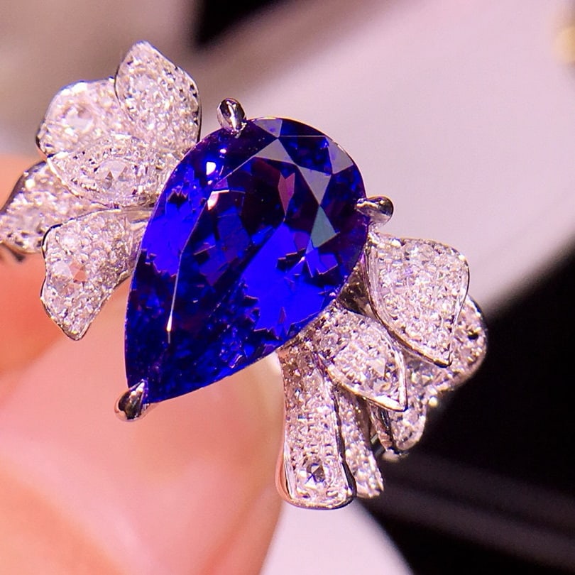 14k Gold 4.2 Ct Natural Tanzanite & Diamond Ring - 4