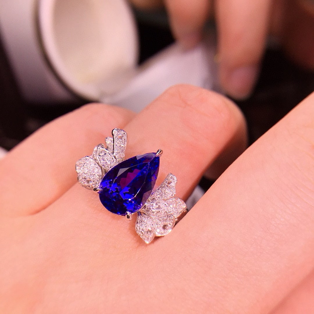 14k Gold 4.2 Ct Natural Tanzanite & Diamond Ring - 6