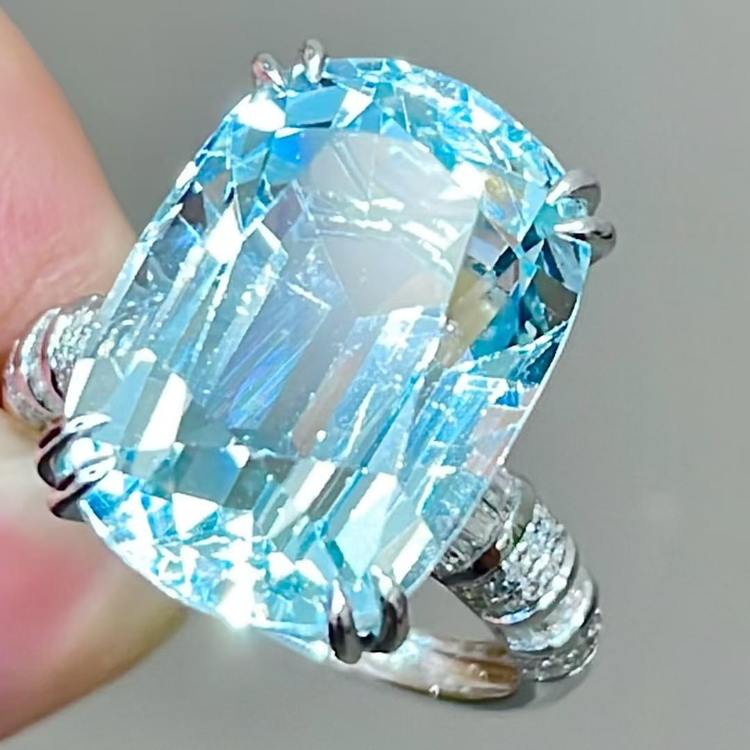14k Gold 13.99 Ct Natural Aquamarine & Diamond Ring - 2