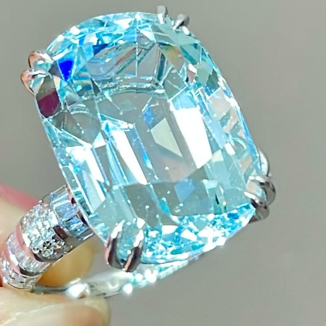 14k Gold 13.99 Ct Natural Aquamarine & Diamond Ring - 3