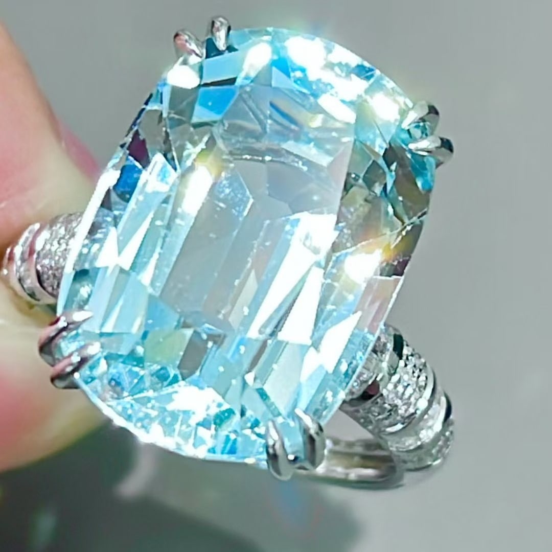 14k Gold 13.99 Ct Natural Aquamarine & Diamond Ring - 5