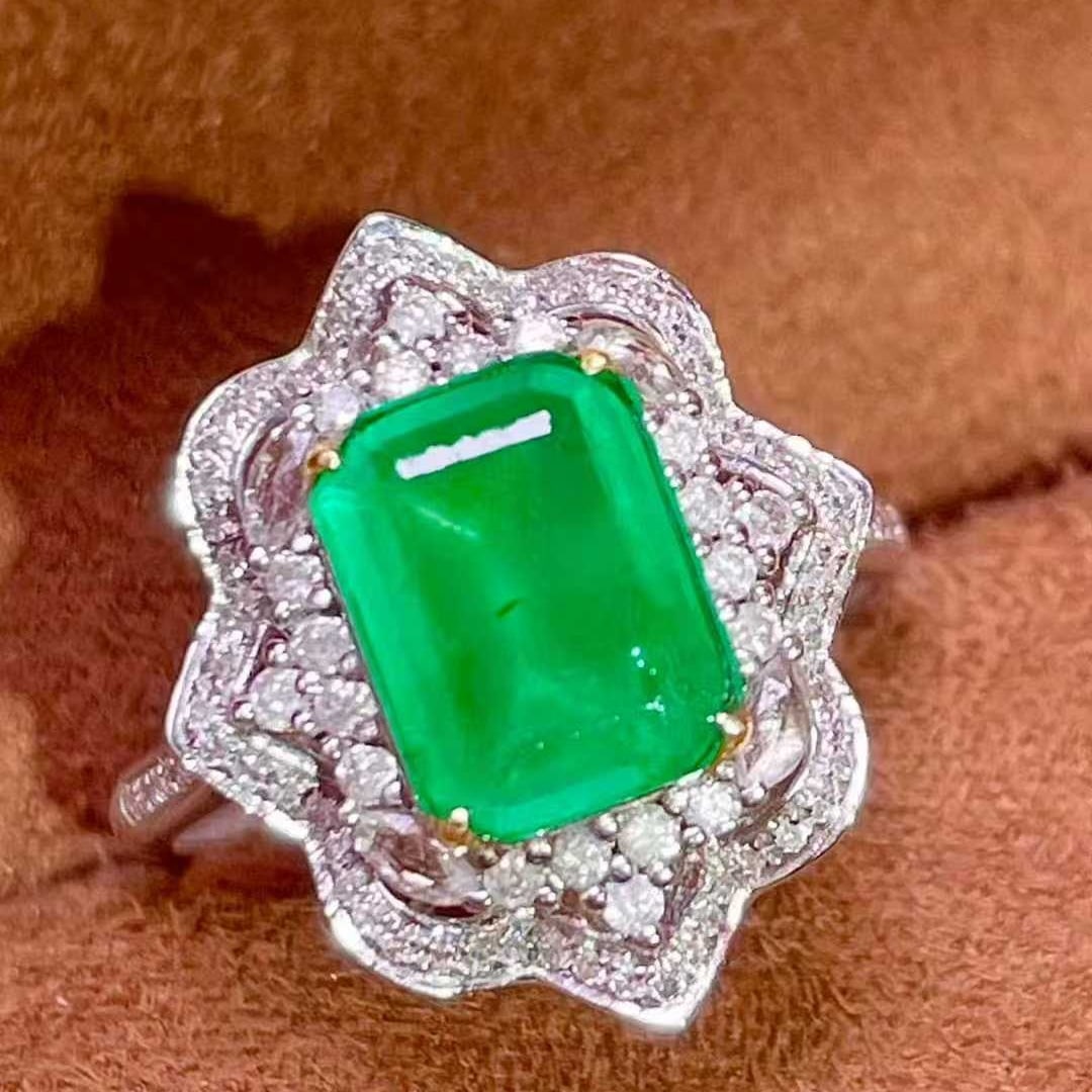 14k Gold 1.5 Ct Vivid Green Natural Emerald & Diamond Ring - 2