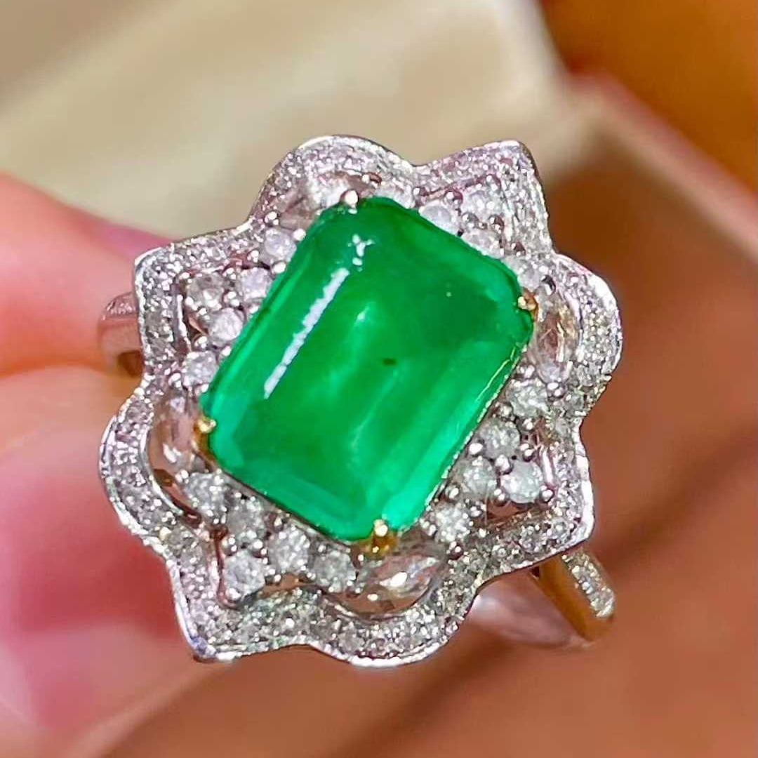 14k Gold 1.5 Ct Vivid Green Natural Emerald & Diamond Ring - 7