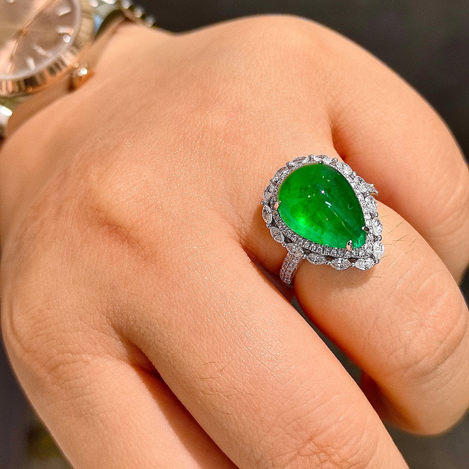 14k Gold 8.34 Ctw Vivid Green Natural Emerald & Diamond Ring - 4