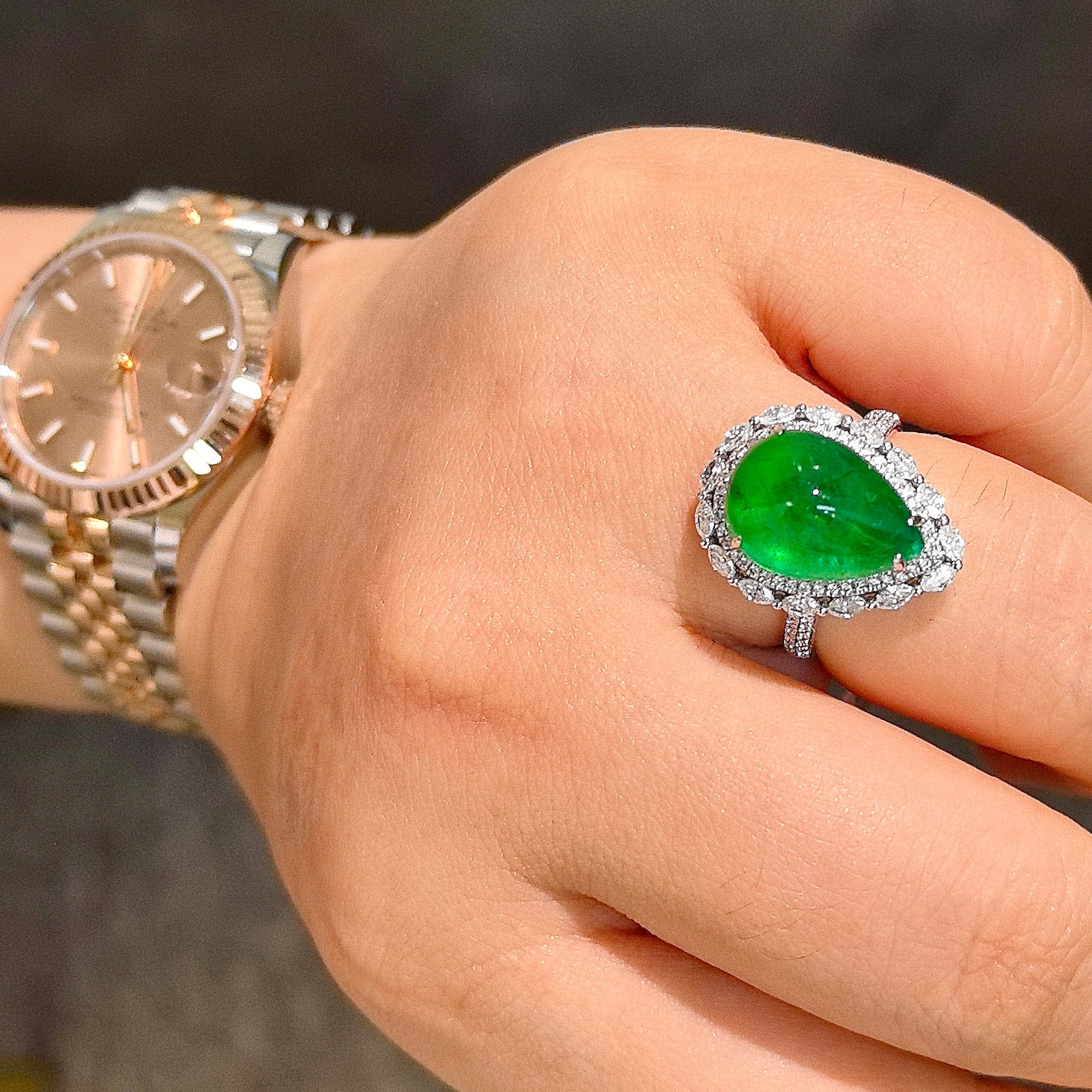 14k Gold 8.34 Ctw Vivid Green Natural Emerald & Diamond Ring - 5