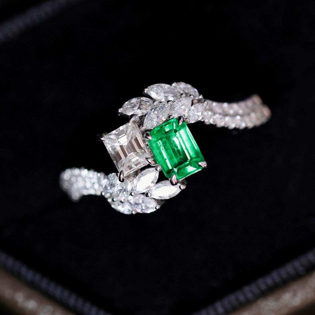 14k Gold 1.05 Ctw Natural Emerald & Diamond Ring - 2