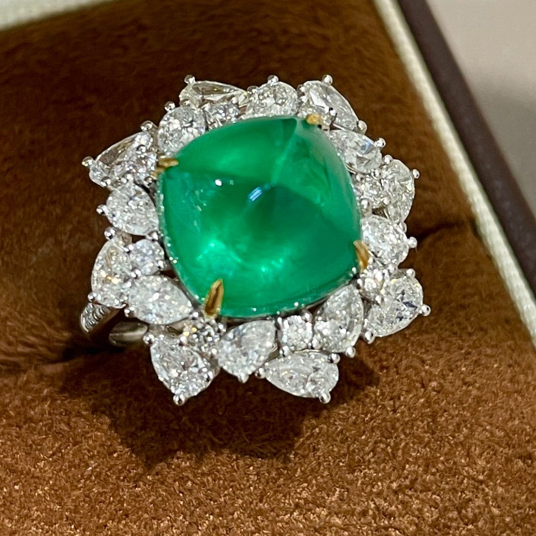14k Gold 5.65 Ct Natural Emerald & Diamond Ring - 2