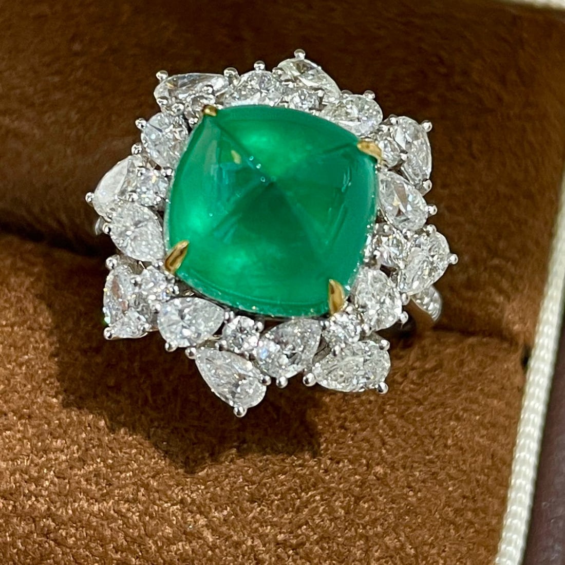 14k Gold 5.65 Ct Natural Emerald & Diamond Ring - 3