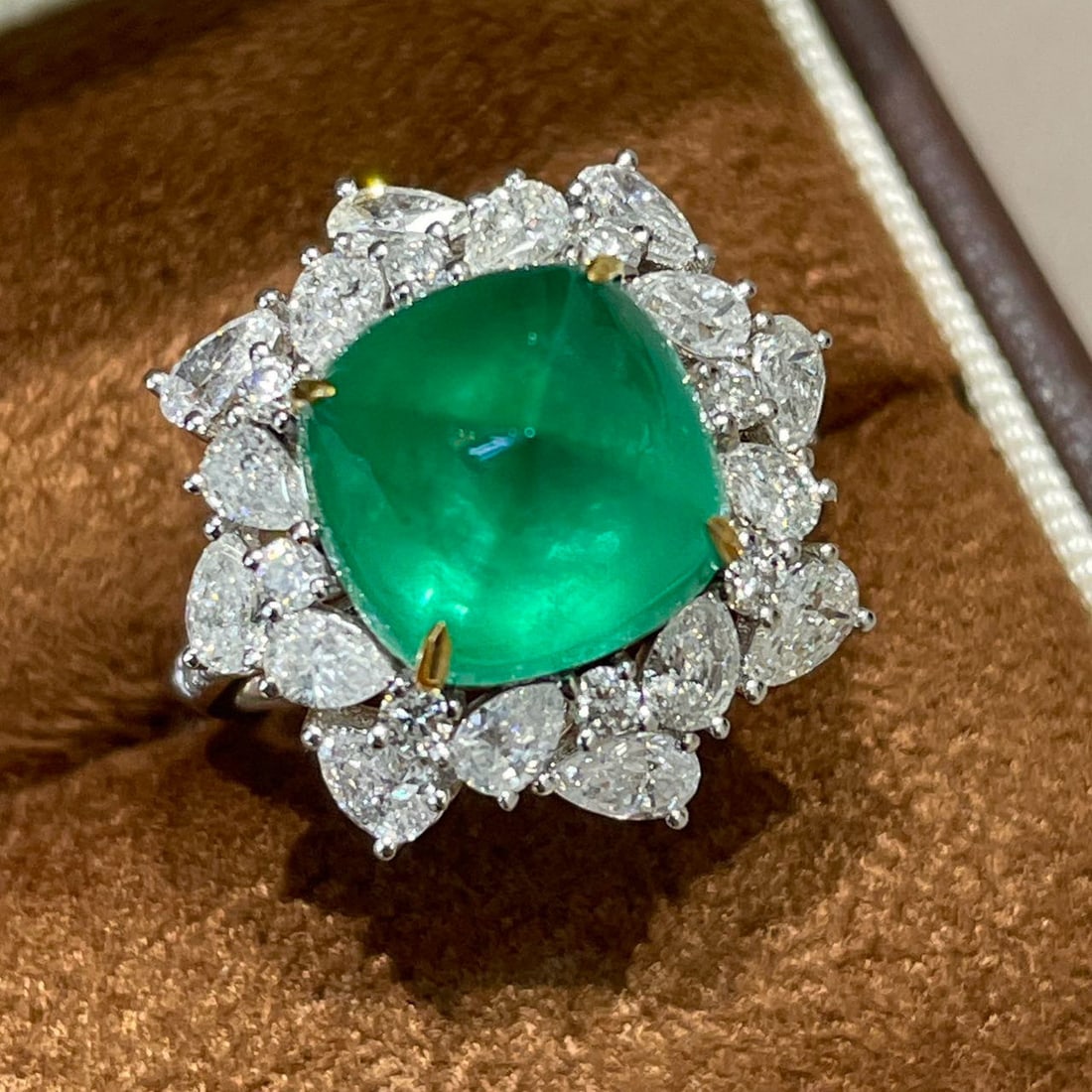 14k Gold 5.65 Ct Natural Emerald & Diamond Ring - 5