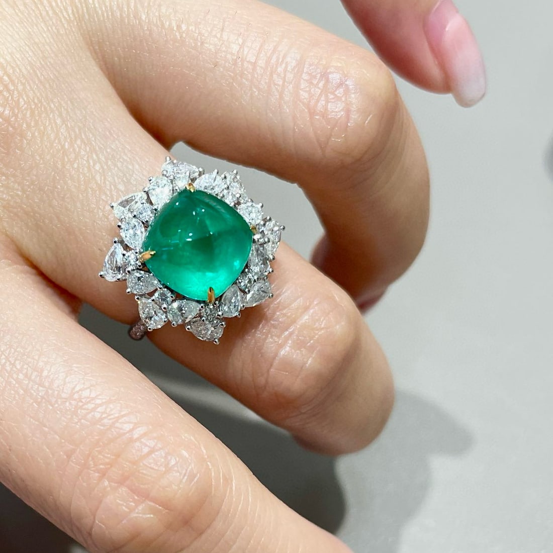 14k Gold 5.65 Ct Natural Emerald & Diamond Ring - 6