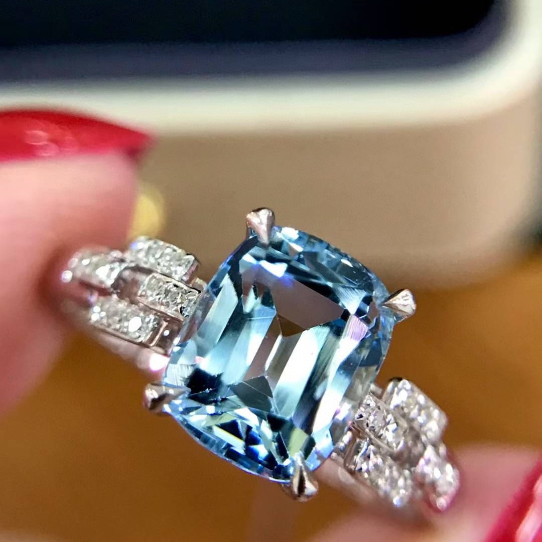 14k Gold 1.9 Ct Natural Aquamarine & Diamond Ring - 3