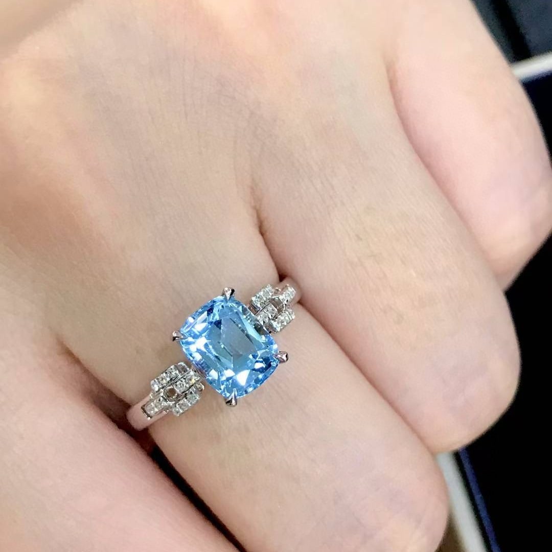 14k Gold 1.9 Ct Natural Aquamarine & Diamond Ring - 4