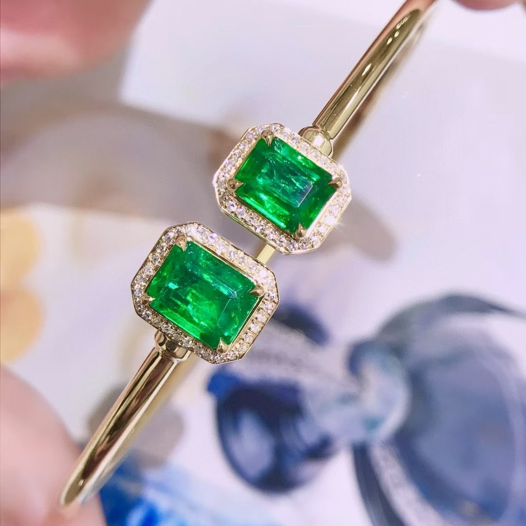 14k Gold 2.45 Ctw Vivid Green Natural Emerald & Diamond Bangle - 2