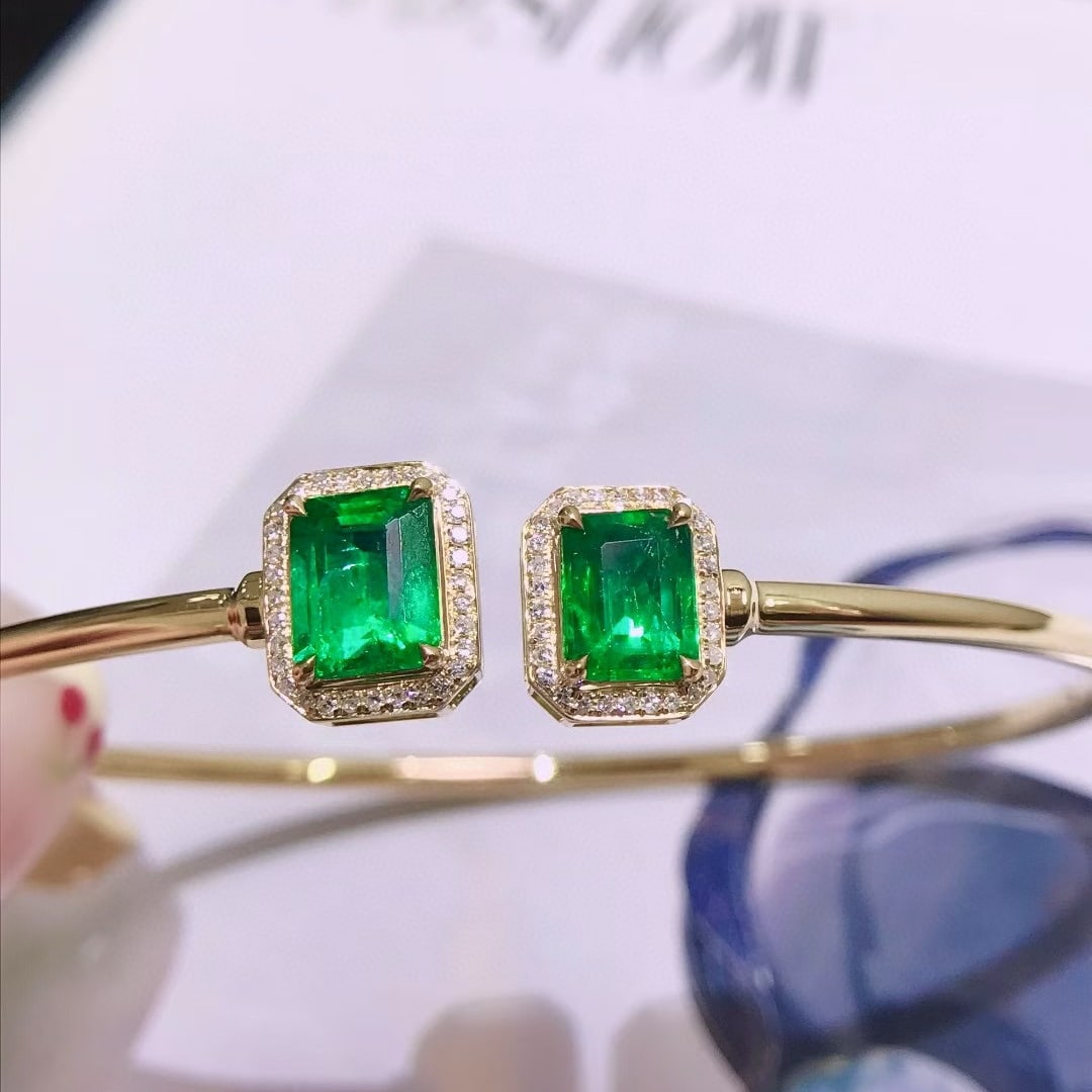 14k Gold 2.45 Ctw Vivid Green Natural Emerald & Diamond Bangle - 3