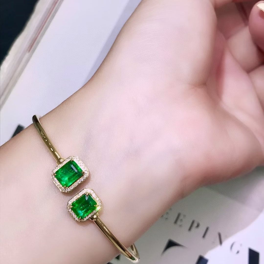 14k Gold 2.45 Ctw Vivid Green Natural Emerald & Diamond Bangle - 4