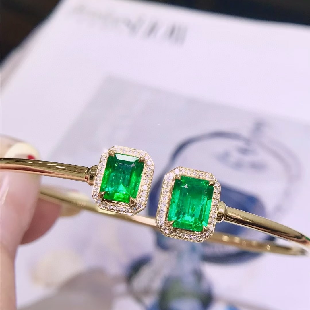 14k Gold 2.45 Ctw Vivid Green Natural Emerald & Diamond Bangle - 5