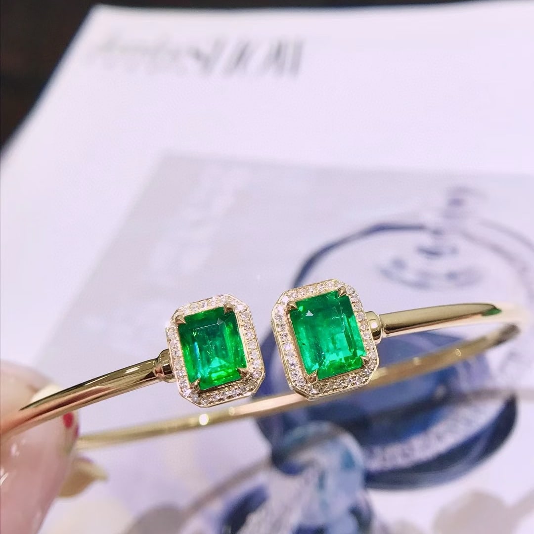 14k Gold 2.45 Ctw Vivid Green Natural Emerald & Diamond Bangle - 6