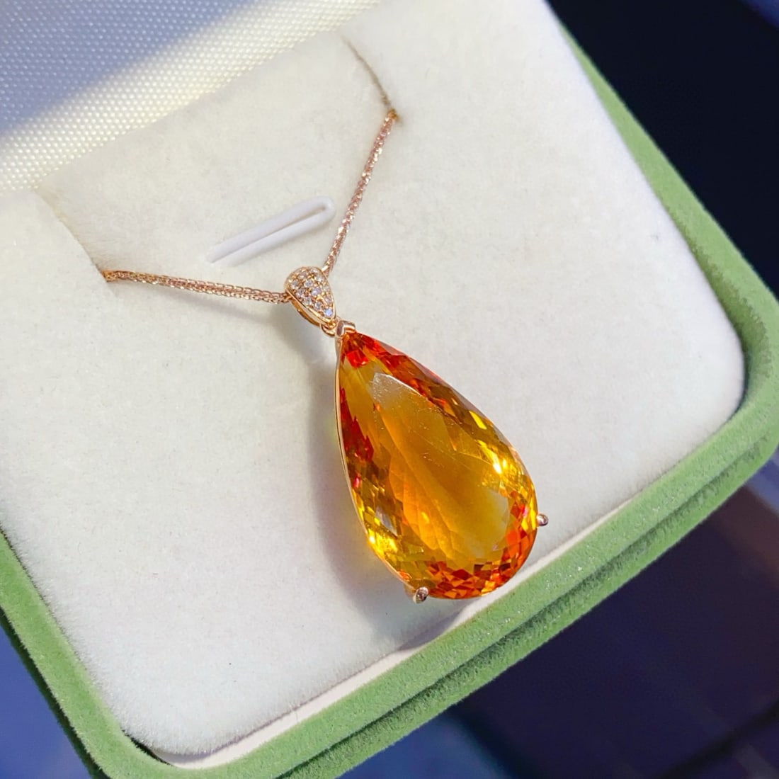 14k Gold 22.8 Ct Natural Citrine & Diamond Pendant( Without Chain ): Ref:231056111 // gold content:14k gold // main gemstone:citrine // shape:pear // carat weight:22. 8ct // color:yellow // treatment:natural // // adjacent gemstone 2 : diamond // number of stones:17 //
