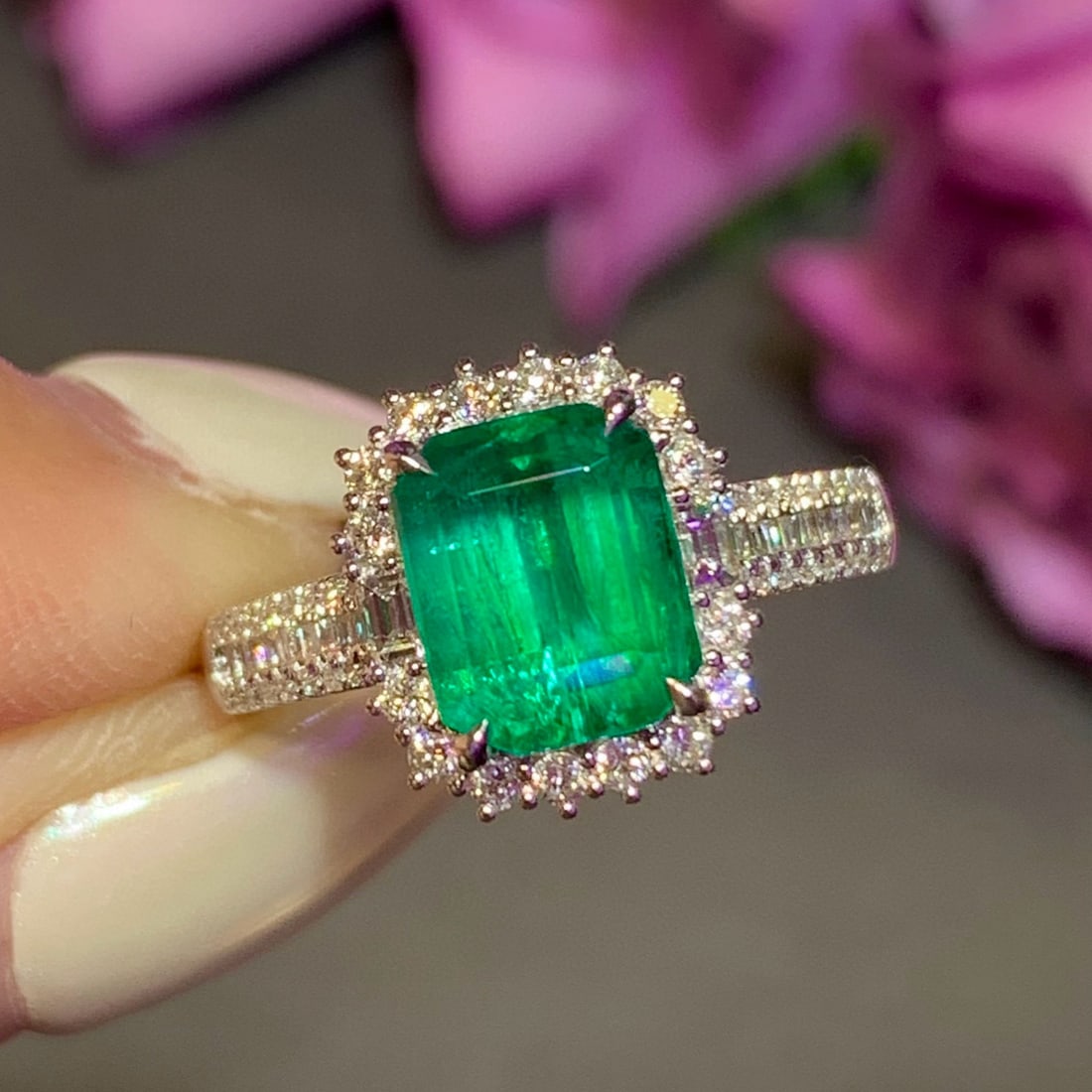 14k Gold 2.99 Ctw Vivid Green Natural Emerald & Diamond Ring - 2