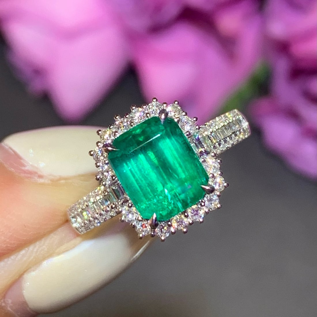 14k Gold 2.99 Ctw Vivid Green Natural Emerald & Diamond Ring - 3